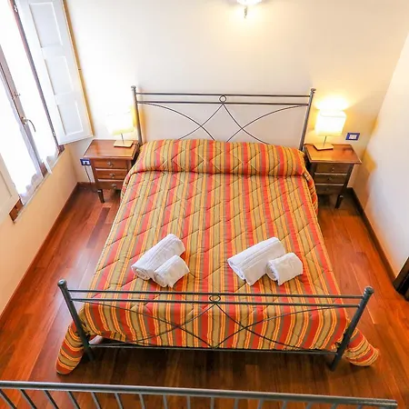 Madonie Holidays شقة تْشيفالو