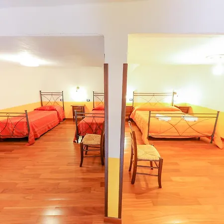 Madonie Holidays شقة *