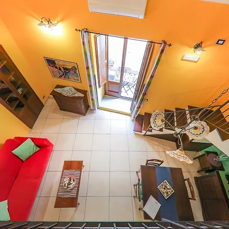 Madonie Holidays شقة