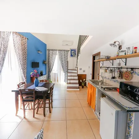 Madonie Holidays شقة تْشيفالو