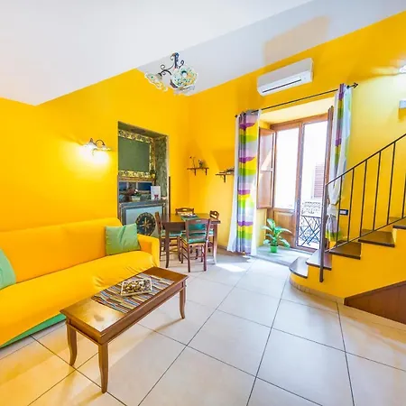 Madonie Holidays شقة