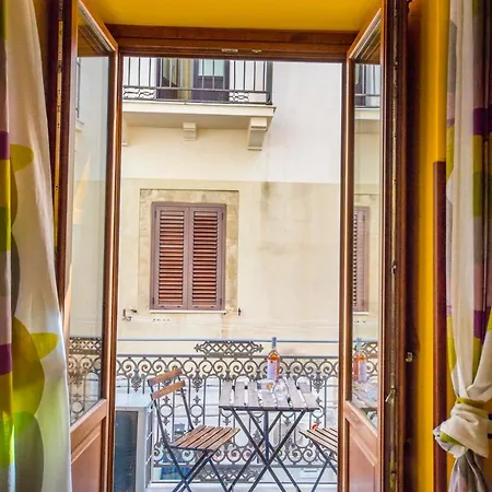 Madonie Holidays شقة